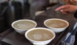 喝豆汁,品味老北京传统美食文化